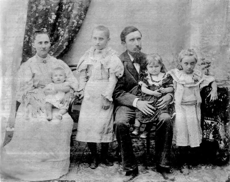 Juan B. Caldera y Familia. Ciudad del Carmen. fines s. XIX. 
