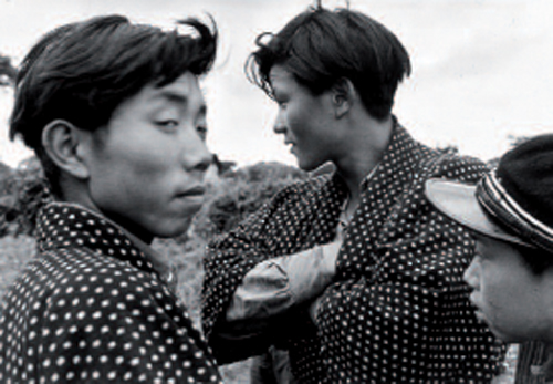Ihei KIMURA, Estudiantes Rurales, Akita, 1953 © Naoko Kimura, cortesía de Zeit Foto Salon, Tokio